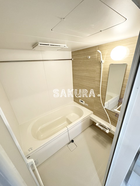 バス・シャワールーム　雨の日でも安心の浴室乾燥機付きです♪