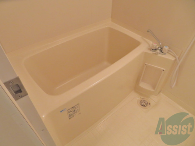 バス・シャワールーム　バスルームはゆったりと出来そうな広さがあります。