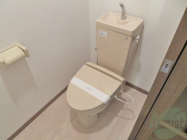 トイレ　シンプルなトイレでお手入れも簡単に出来そう。