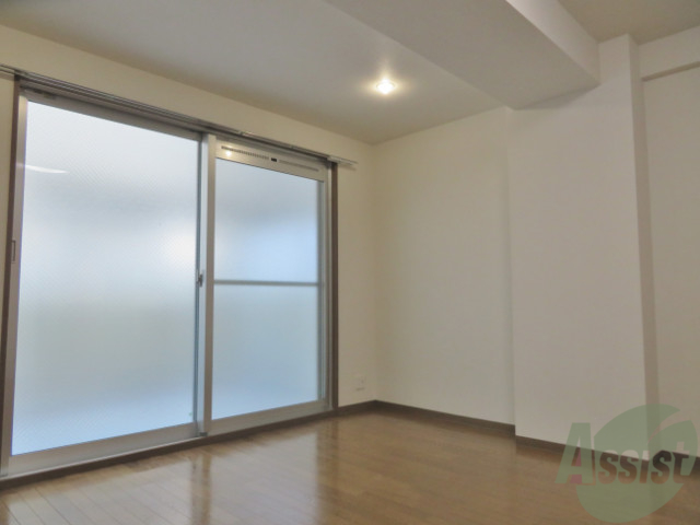 その他部屋・スペース　広々したお部屋で寝室としても使えそうですね。