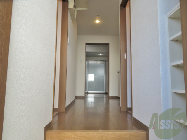 玄関　玄関から見た通路の様子を撮影してみました。