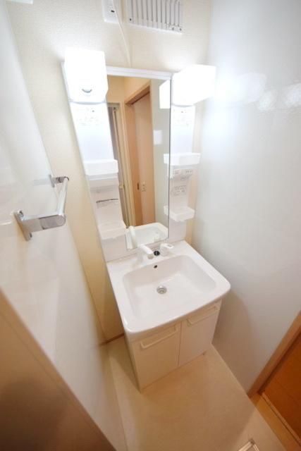 洗面設備　★朝の身支度に便利な独立洗面台です★