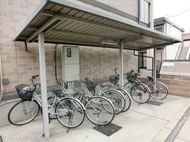 その他共有部分　屋根付きの駐輪場です。