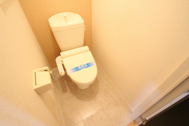 トイレ　※別室の参考写真の為、現況優先です。