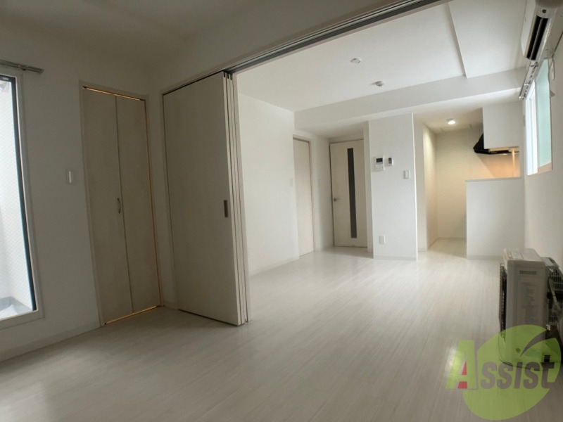 その他部屋・スペース　寝室はこちらです。光が差し込む、温かみのあるお部屋です。