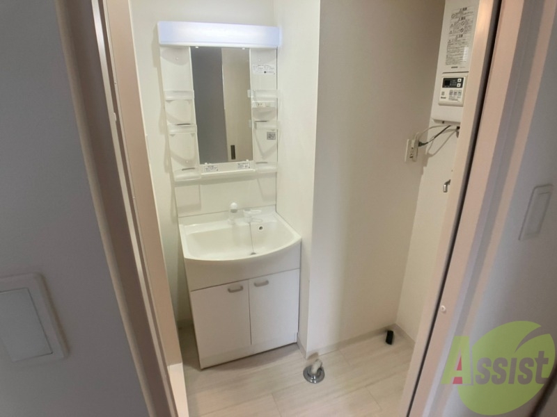 洗面設備　独立洗面台です。大きくてよいですね。シャンプーもできます！