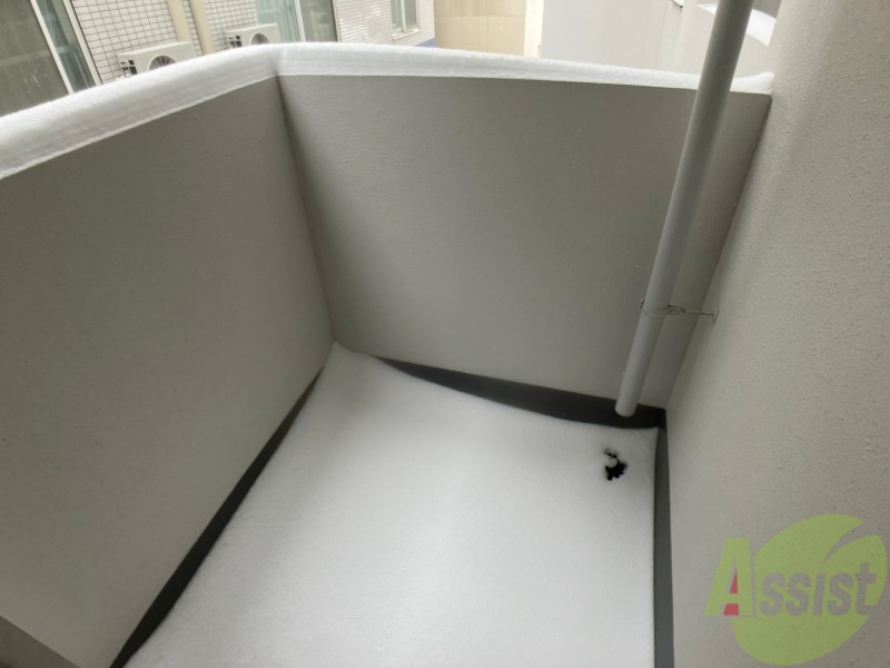 バルコニー　バルコニーは幅があり、広い印象を受けました。