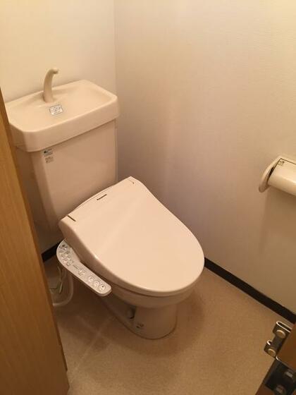 トイレ　ウォシュレット付き