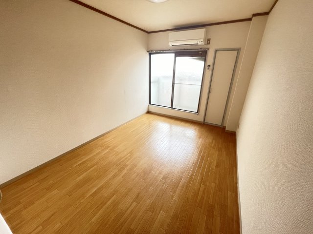 居室・リビング　ゆったり過ごせる居間です