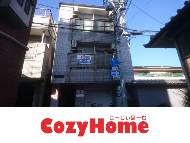 建物外観　閑静な住宅街にあるマンションです。