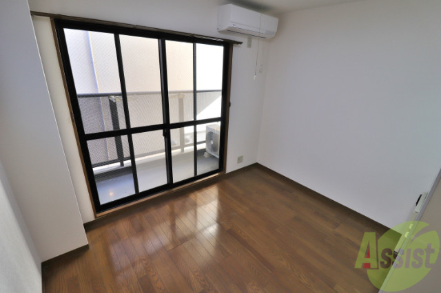 居室・リビング　大きな窓で明るいお部屋！