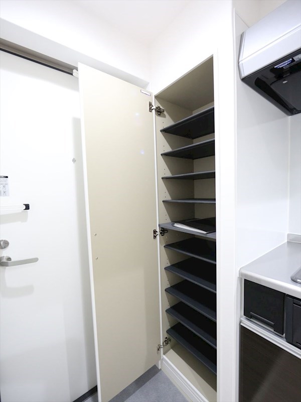 玄関　玄関　シューズボックス付（収納充実してます）