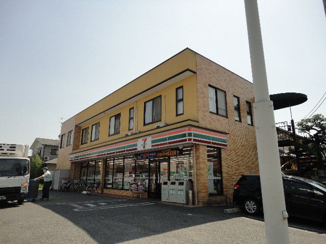コンビニ　セブンイレブン京都桂久方町店（コンビニ）まで623m