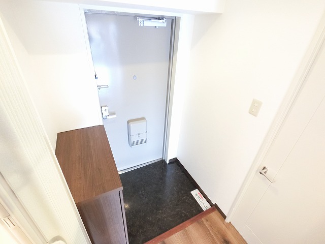 玄関　室内は現状を優先します