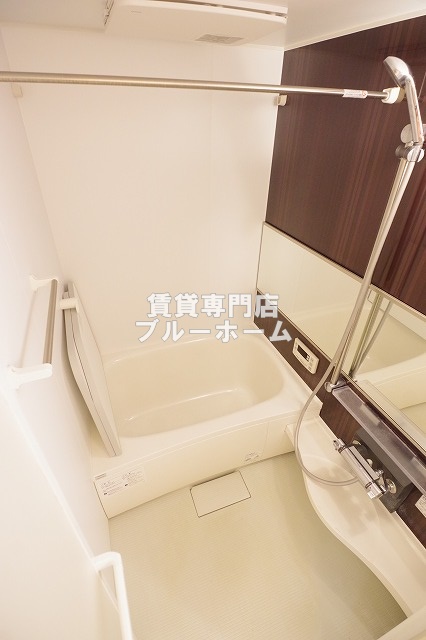 バス・シャワールーム　追い焚き・浴室乾燥機付き！