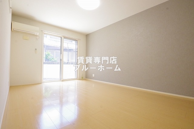 居室・リビング　広々とした洋室！