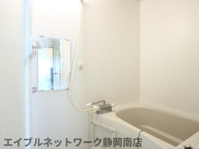 バス・シャワールーム　ゆったり過ごせるお風呂です