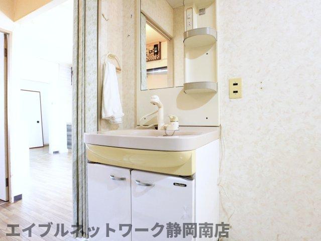 洗面設備　脱衣スペースもあります