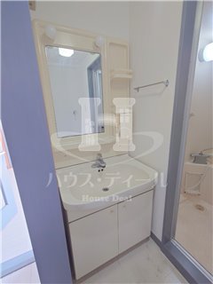 洗面設備　スペースが確保できる洗面所です