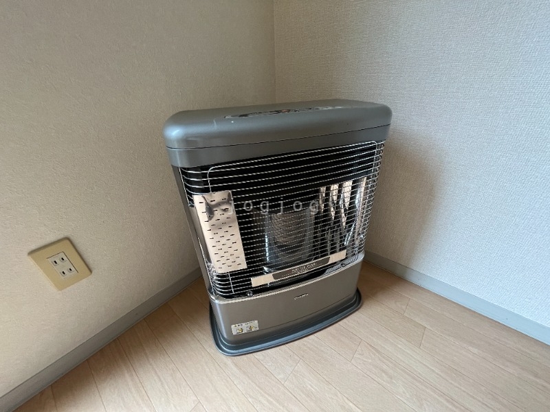 その他設備　灯油ＦＦ式ストーブ