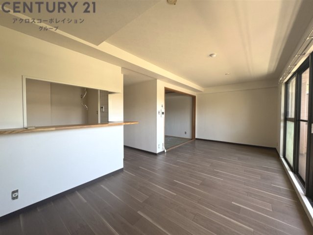 居室・リビング　11.3帖の明るいリビングです！