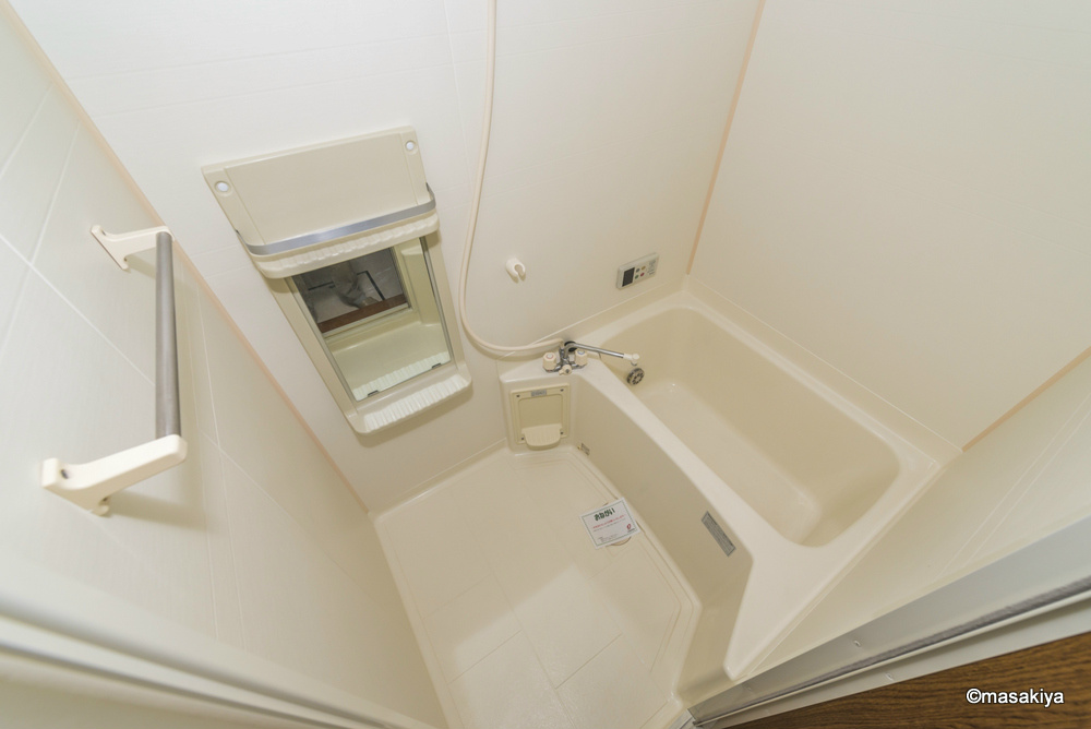 バス・シャワールーム　お風呂　追い焚き付きです。