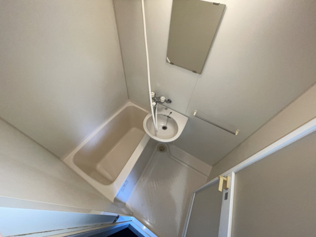 バス・シャワールーム　コンパクトで使いやすいお風呂です