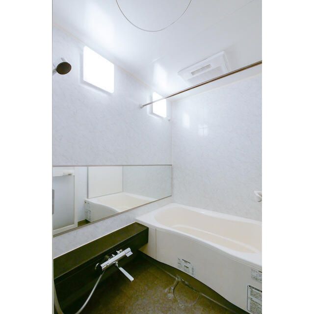 バス・シャワールーム　※別部屋の写真です