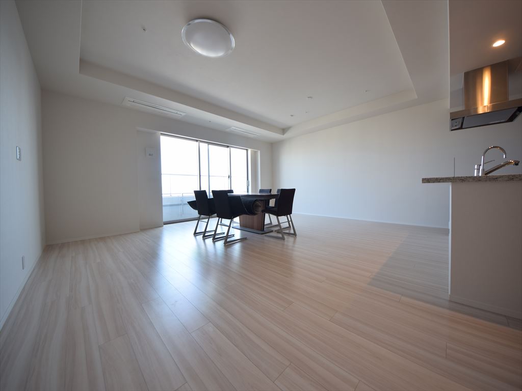 居室・リビング　大阪ひびきの街ザ・サンクタスタワー　リビング