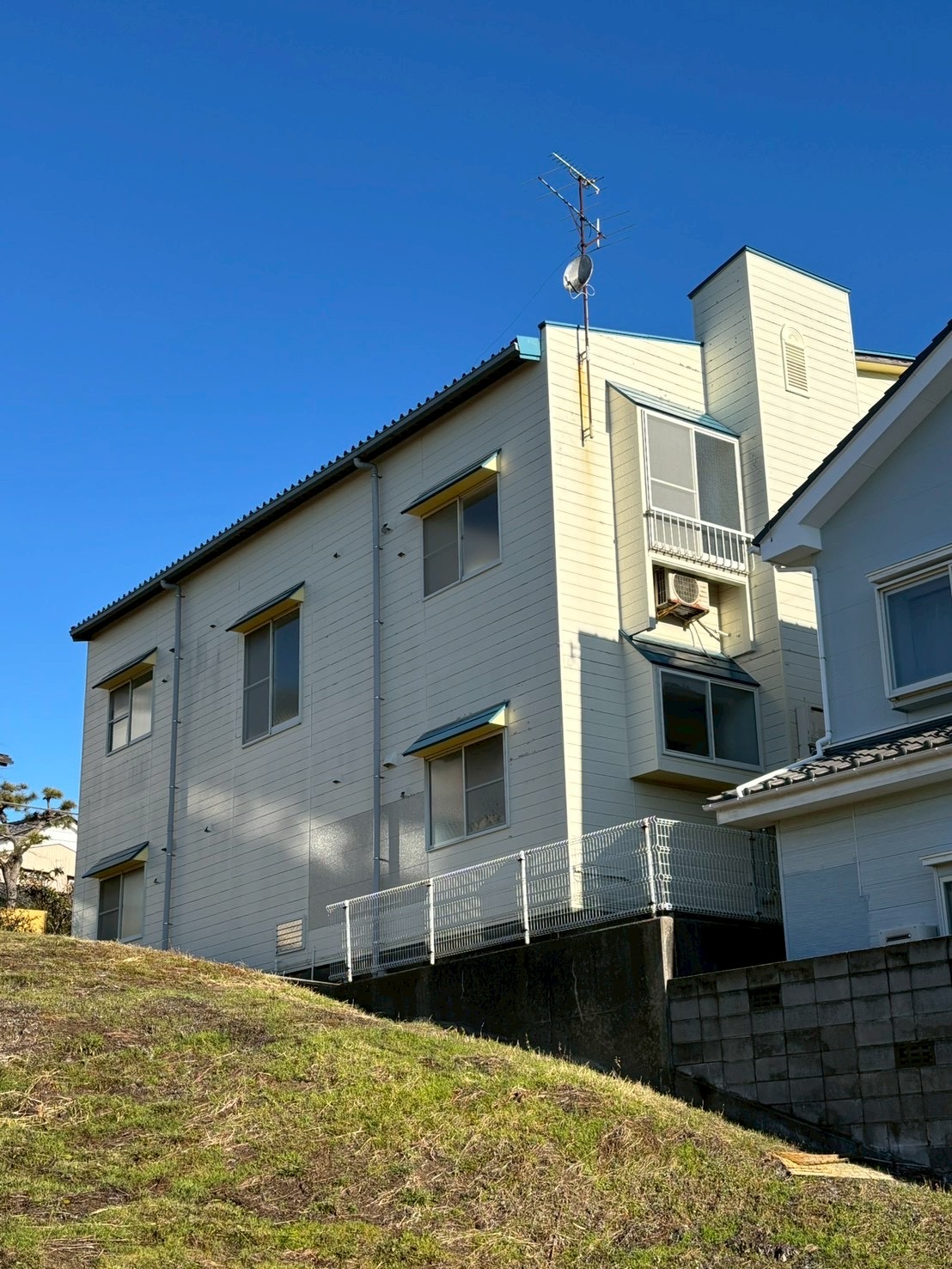 建物外観　前面棟無の快適物件