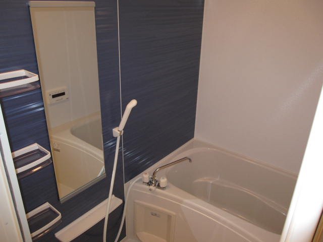 バス・シャワールーム　落ち着いた空間のお風呂です