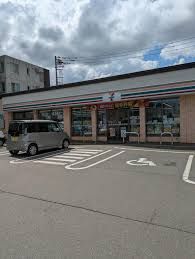 コンビニ　セブンイレブン札幌美園10条店（コンビニ）まで306m