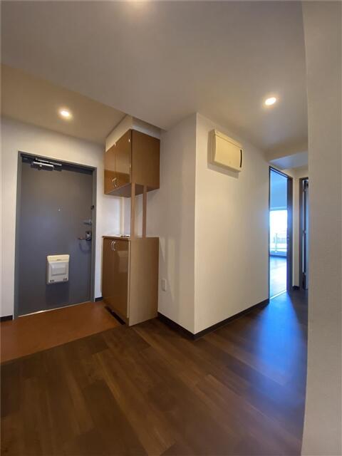 居室・リビング　玄関