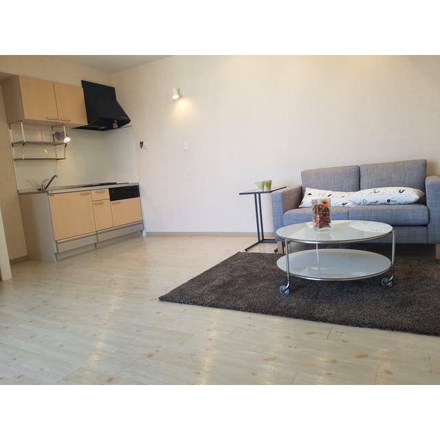 その他部屋・スペース　室内は、１３．２帖と広くお部屋が使え、テレビも２箇所設置可能