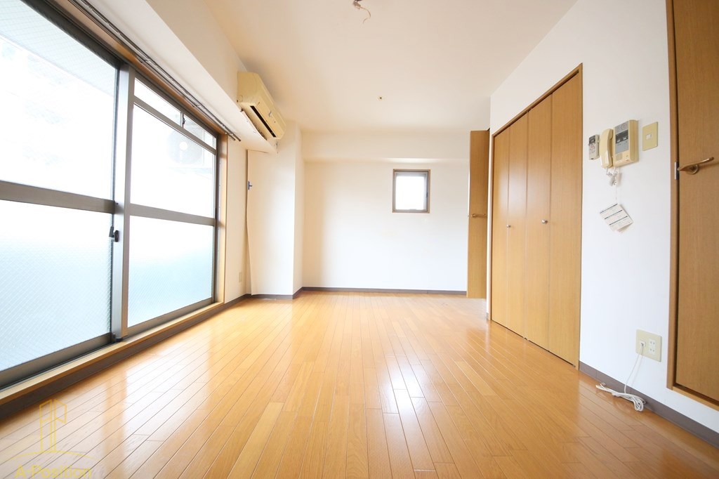 居室・リビング　B-RISE新町