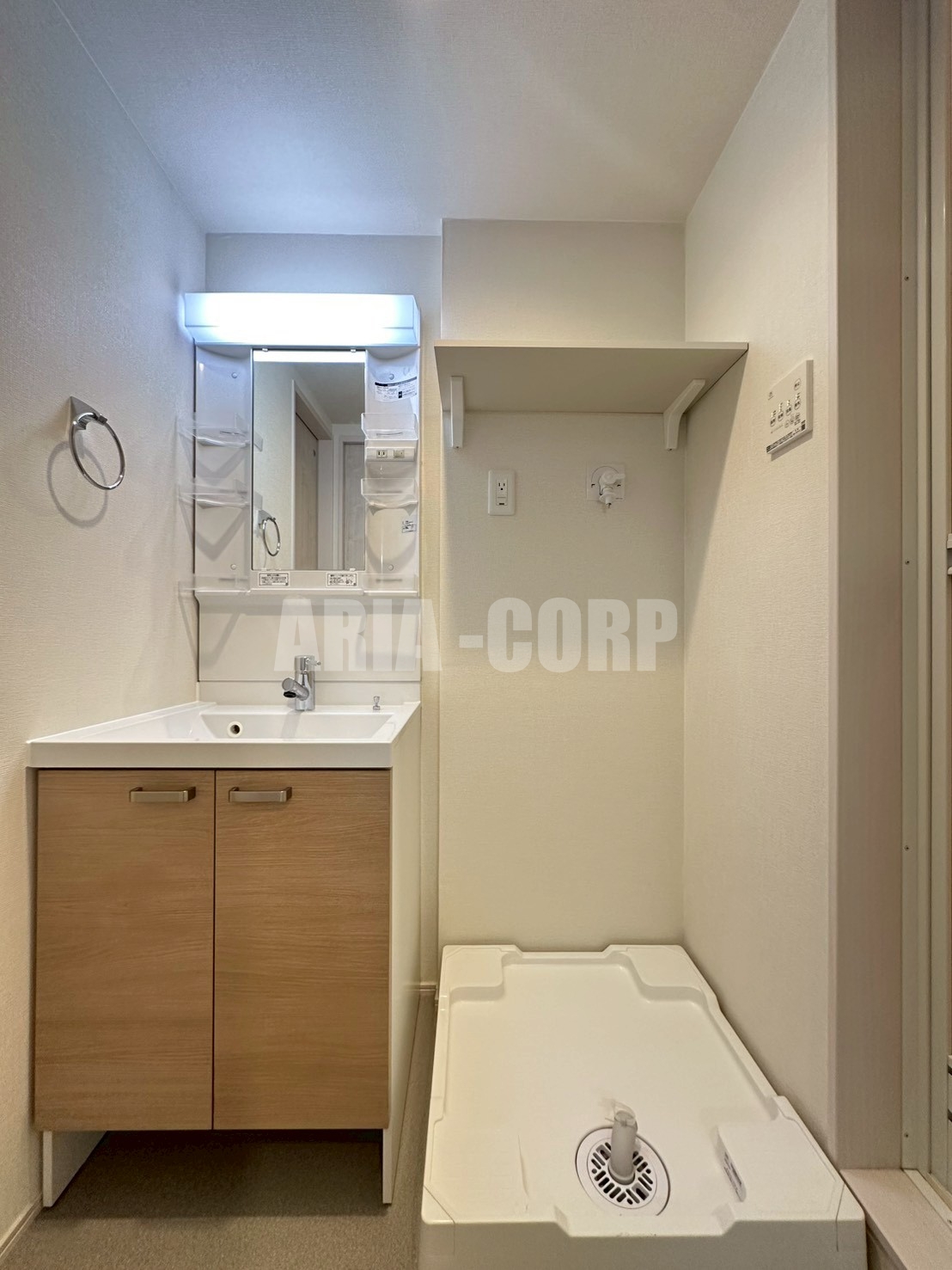 洗面設備　シャンプードレッサー付きの洗面所です！