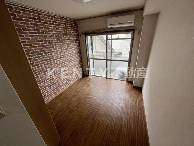 その他部屋・スペース　開放的な寝室です