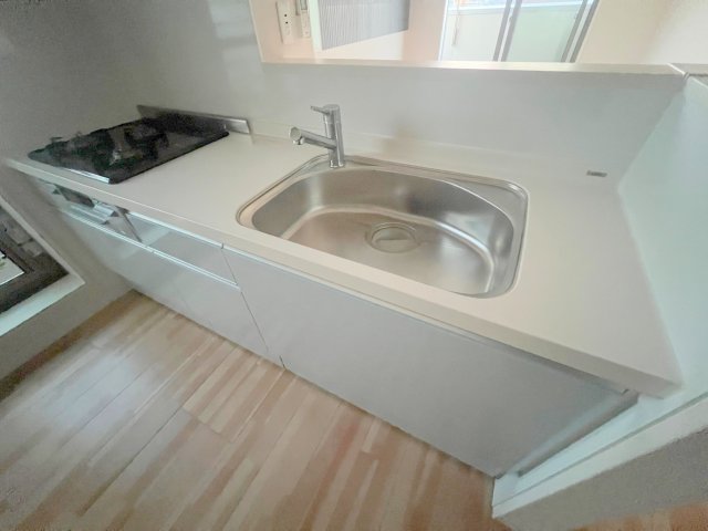 キッチン　オシャレなシステムキッチン。お料理好きには嬉しいですね。