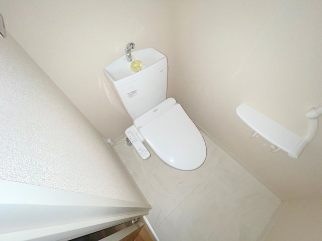 トイレ　綺麗なトイレにはウォシュレット標準装備です。