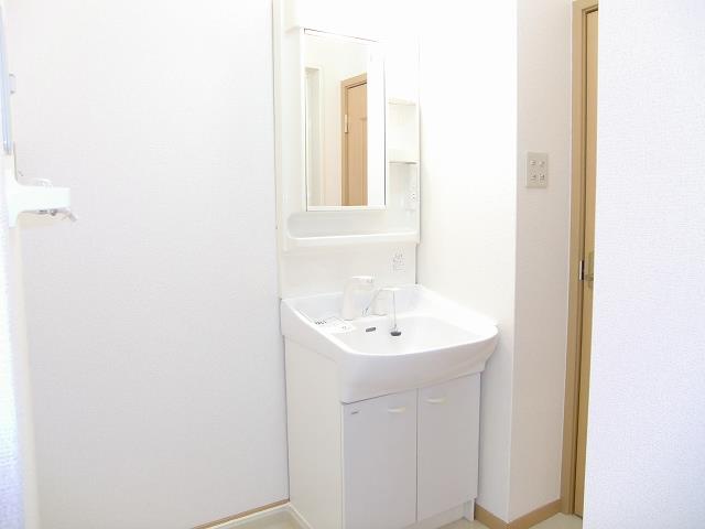 その他共有部分　杏林堂薬局菊川店まで1300m