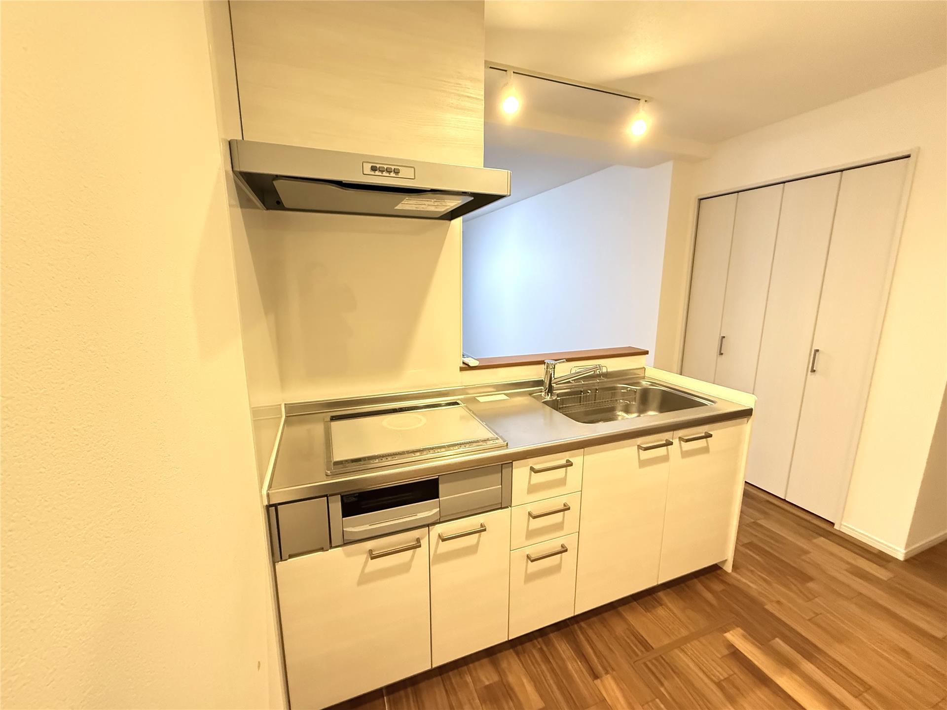 キッチン　IHコンロ＆グリル付きの対面式システムキッチン♪