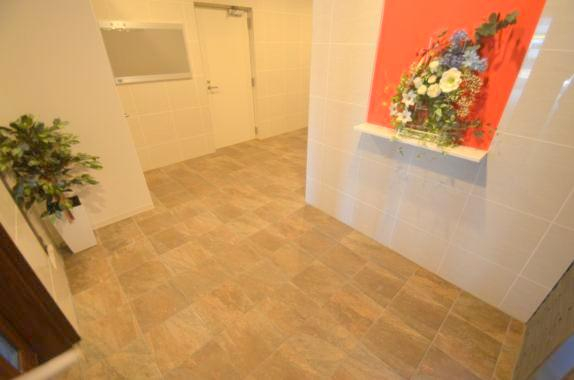 ロビー　オシャレなロビーは安心のオートロック付きです。