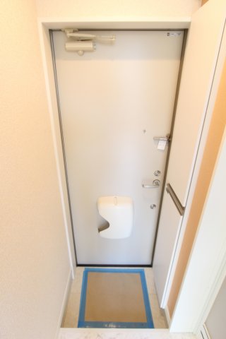 玄関　同タイプ参考写真です。
