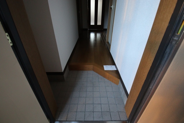 玄関　※別室の参考写真の為、現況優先です。
