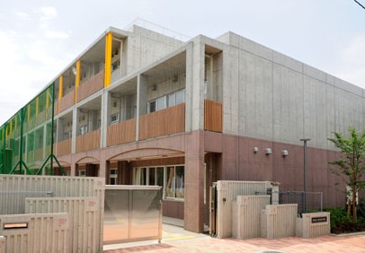 中学校　豊島区立西池袋中学校（中学校）まで517m