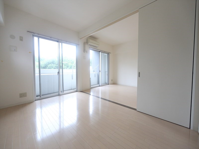 バルコニー　ＬＤＫ15帖　洋室7.5帖　エアコン完備　南面バルコニー