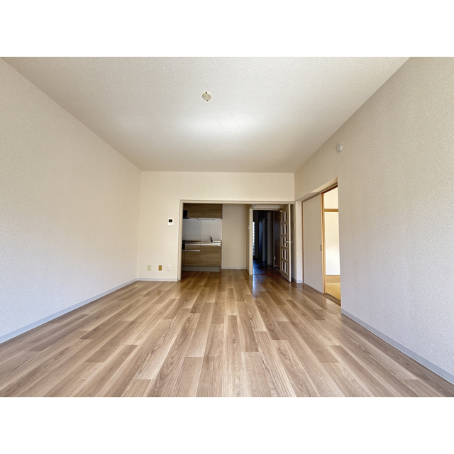 居室・リビング　ＬＤＫ：１３．５帖