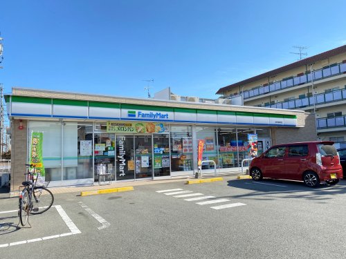 コンビニ　ファミリーマート 津市南新町店（コンビニ）まで949m