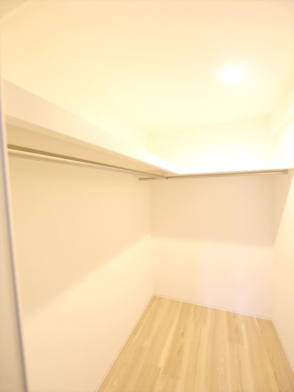収納　ウォークインクローゼット（収納充実してます）