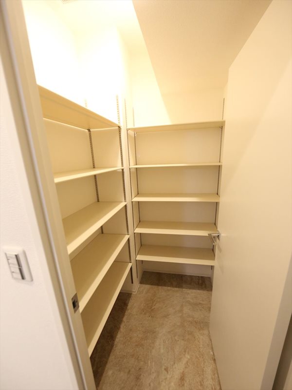 玄関　玄関　シューズボックス付（収納充実してます）